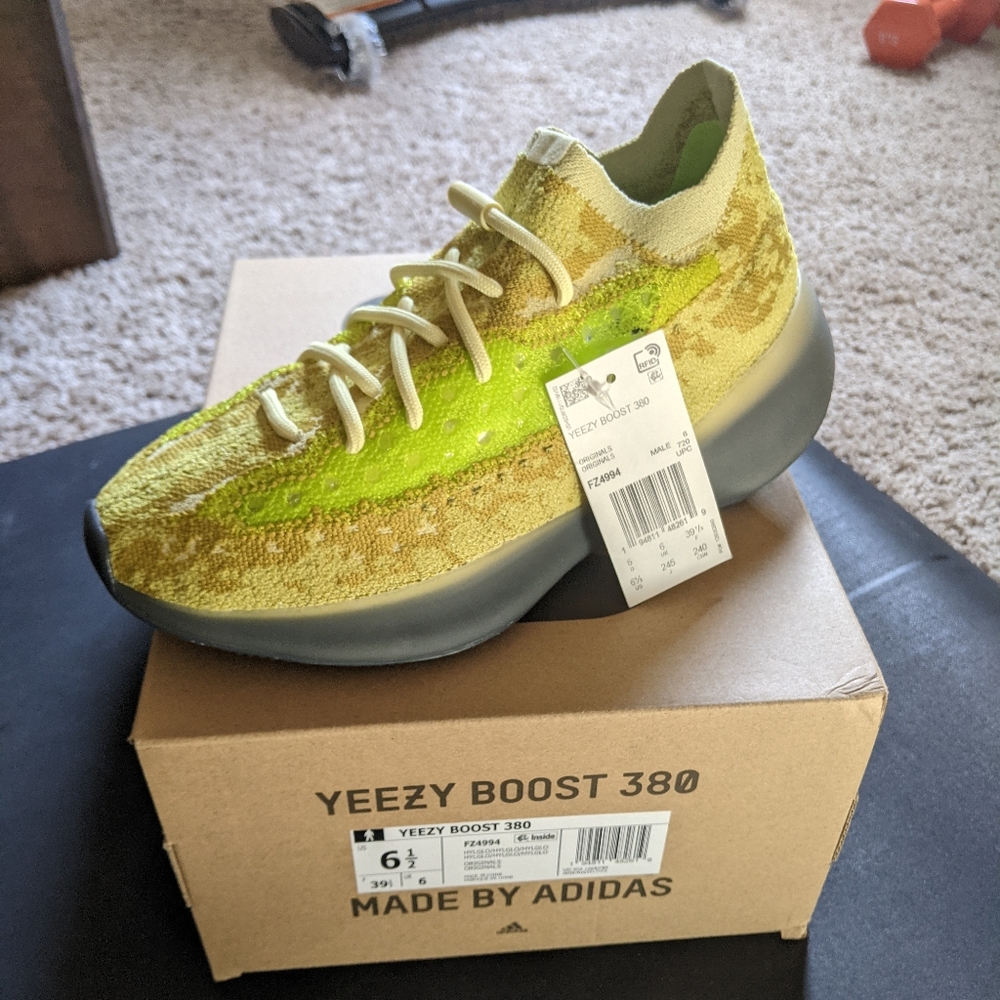 YEEZY 380 (HYLYTE)